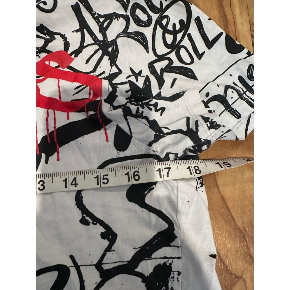 Guess Graphic Tee – Size S –‎ "Rock On/Graffiti" Style - Picture 7 of 12